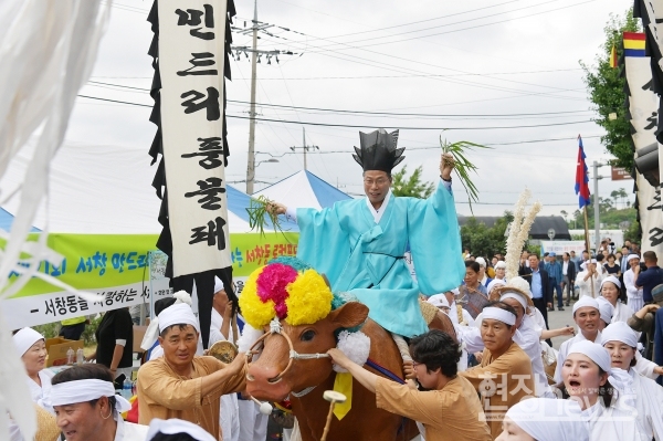 광주 서구(구청장 서대석)가 19일 서창 만드리 풍년제를 성황리에 개최했다.