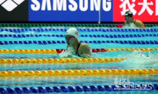 여자 200m 개인혼영 예선에서 김서영 선수의 역영(사진=조영정 기자)
