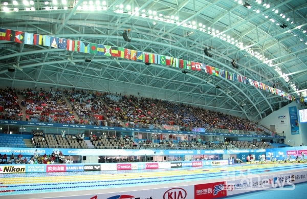 광주세계수영선수권대회가 열리고 있는 남부대 시립국제수영장이 들썩이고 있다.