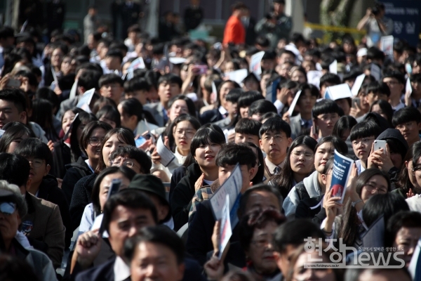 3일 오전 동구 국립 아시아문화전당 야외광장에서 열린 ‘제90주년 학생독립운동 기념식’에 참석한 학생들(사진=조영정 기자)
