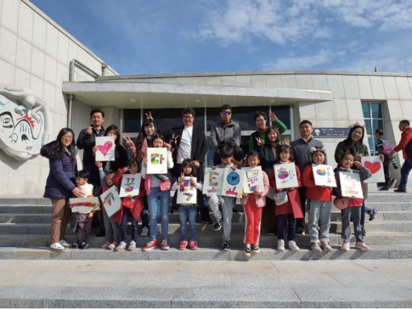 강진 관내 학생들이 한국민화뮤지엄의 체험‧교육 프로그램에 참여하고 있다./강진군 제공