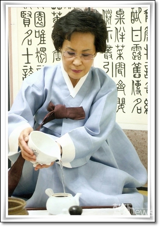 광주문화재단 문화예술 작은도서관 상반기 기획 강좌 ‘차茶에 반한 이야기’가 오는 6월 30일에 진행된다./강사(이혜자) 사진=광주문화재단 제공