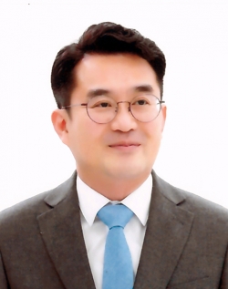 광주 동구의회는 4일 열린 제293회 임시회에서 김재식 의원을 제9대 전반기 의회를 이끌 의장으로 선출했다./동구의회 제공